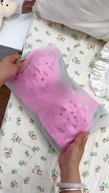 Fijate en lo bonito que es este diseño: el cierre delantero facilita mucho ponérselo y quitárselo, y no aprieta en absoluto.#tiktokshop #comfortable #popular #like #bra 