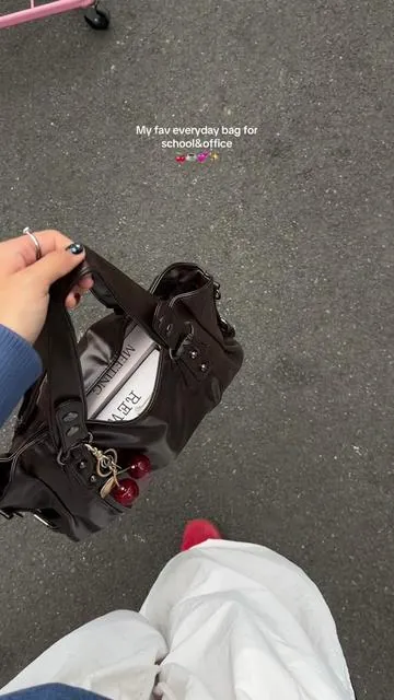 This vintage style shoulderbag is everything! The size is perfect for carrying all my essentials! The material feels high-quality😍❤️#workbag #unibag #totebags #purse #bag #handbag #handbags #crossbodybag #crossbodypurse #shoulderbag #whatsinmybag #whatsinmypurse #cute #toocute #fashion #viral #bagessentials #bagcollection #bags #unibag #schoolbag #workbag #vintagestyle #vintagebags #tiktokshopholidayhaul  #MomsofTikTok #spotlight #spotlightfinds #tiktokshopblackfriday #blackfridaydeals #valentinesdaygiftideas #Valentinesdaygift #tiktokshopmademebuyit #tiktokshopbacktoschool #tiktokshoploveatfirstfind #tiktokshopspringglowup #tiktokshopsummerturnup 