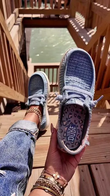 Throw on and go kind of shoes 🤍 Frayed canvas Wendy’s keep it light, comfy, and always cute #heydude #heydudefrayedcanvas #heydudewendys #tiktokshopcreatorpicks #heydude @HeyDude 