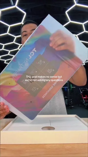 This TCL Nxtpaper 14 Android Tablet is on another level 🙌🏽  #tcl ##nxtpaper #andriodtablet #nxtpaper14 #bigtablet 