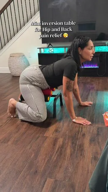 I LOVE this mini inversion table, doesn't take much space and works amazingly well! #miniinversiontable #inversiontable #backstretch #backpain #tiktokshoprestock 