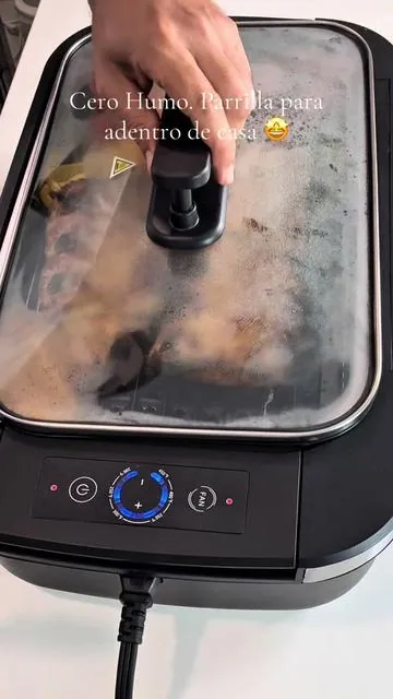 Este smokeless indoor grill de Kismile está ideal para quien quiere cocinar carne, salmón, vegetales y más dentro de casa con más comodidad. Tiene 1500W de potencia, 6 niveles de temperatura, tapa de cristal templado, bandeja de goteo y partes fáciles de limpiar.Ahora mismo está con descuento, envío gratis y opción de pagar en 4 plazos.Perfecto para cenas en casa, comidas en familia o darte un gustazo sin complicarte tanto.@Kismile #smokelessindoorgrill #parrilla #tiktokshopcreatorpicks #tiktokshopspringglowup #carmonatelodice #indoorsmokelesskoreanbbqgrill #indoorelectricgrill #grillathome #grillwithconfidence #indoorgrillandgriddle #smokergrill #grillreview #smokergriller #smartgrill #electricindoorgrill #weeklydeals#greenish