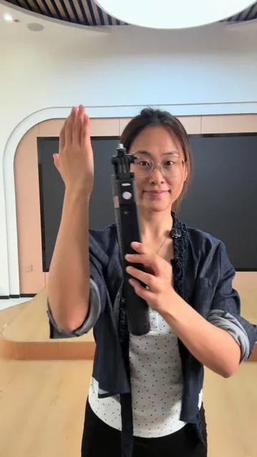 Funsnap 360° tracking#selfiestick fit to #smartphone #tripod #camera   #remotework  Have a nice time with your volog camera 📷