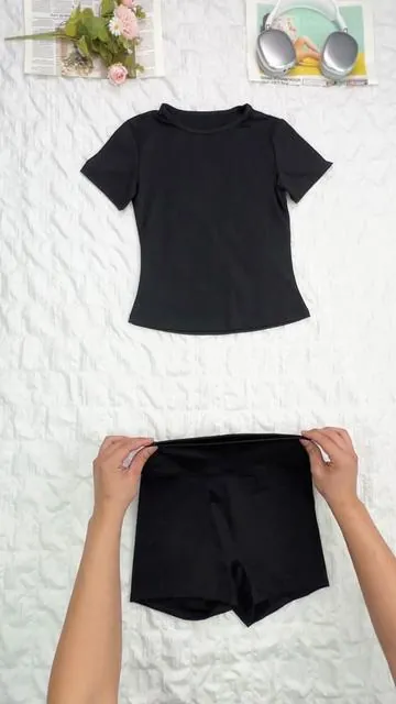 This two-piece set is your everyday go-to for looking put together with ZERO effort 💯#TwoPieceSet #CasualOutfit #EverydayWear#tiktokshopmothersday #tiktokshopstockup 