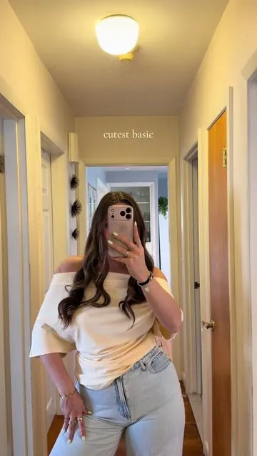 love this top #tiktokshopcreatorpicks #offtheshoulder #cutebasics #summerfashion #summerootd 