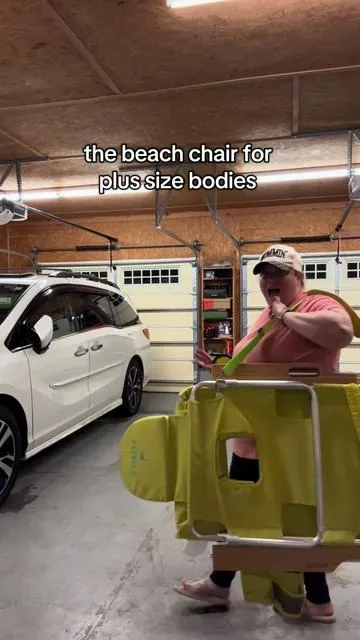 My favorite beach chair of all time!! @Spreetail #beachchair #ostrichchair #beachmusthaves 