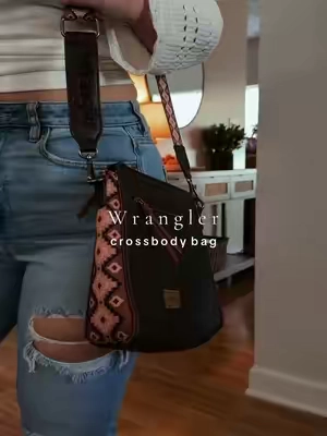 Cute everyday bag! @Rustic Charm Bootic #purse #pursetok #crossbodybag #wranglerpurse #shoulderbag 
