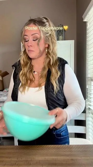 The nostalgic pastel Tupperware! #tupperware #pasteltupperware #tupperwareparty #kitchencontainers #greenish