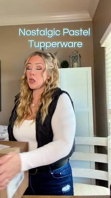I’m obsessed with this Tupperware set! #tupperware #nostalgictupperware #pasteltupperware #kitchencontainers #greenish 