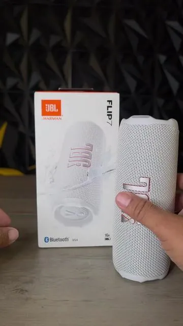 JBL Flip 7 una bocina portátil muy compacta pero potente, a prueba de agua y polvo#jbl #jblspeaker #bocina #speaker #bocinabluetooth 