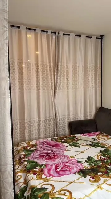 Barras ajustables para colocar cortinas o dividir espacios. #barrasajustables #comodividirespacios #roomdivider #tiktokshopcreatorpicks 