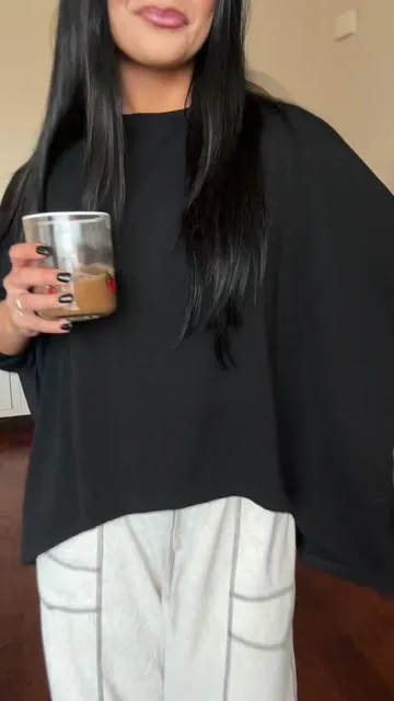 SIZE: LARGE. I good staple oversized tshirt is all I need sometimes! | love a breathable baggy outfit that's oversized but still cute! This batwing oversized tshirt has been my staple lately to pair with honestly any pants for a comfy chic look! Oversized Batwing Tshirt. Oversized Tshirt Outfit. Spring Outfit Inspo. #outfit #outfitinspo #springfashion #oversizedshirt #oversizedtshirt