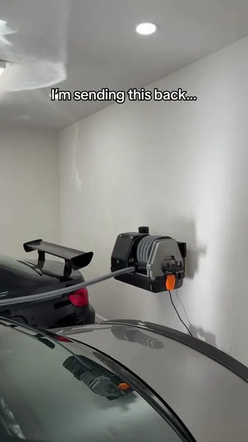 This is the garage upgrade you didn’t know you needed… no more dragging a vacuum across the floor #garageupgrade #cardetailingtools #shopsetup #giraffetools  