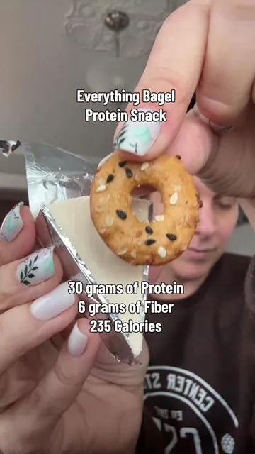 #proteinsnack #30gramsofprotein #protein #proteinpretzels #everythingbagel 