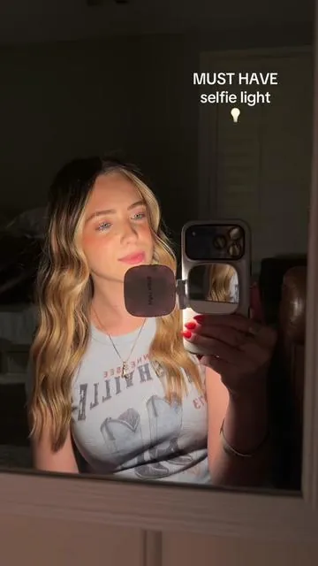 this thing is BRIGHT!!! #selfielight #contentcreatortips #ringlight 