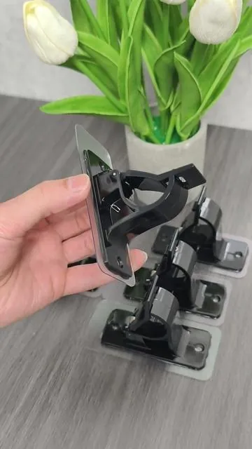 I wanted to install curtains in my rental house before, but I was afraid that the landlord would find out and damage the wall. Then I found this kind of no-drill curtain hook, which solved this problem very well. I no longer have to worry about the landlord deducting money😅 #curtain#hook#curtainrodholder#tiktokshop#discount 