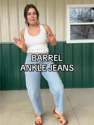 Flattering barrel jeans??? @Old Navy #barreljeans #barreljeansoutfit #oldnavyjeans #flatteringjeans #highwaistedjeans 