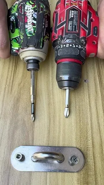 Al comparar las dos brocas, la broca magnética K5 sale claramente victoriosa: es, sencillamente, inigualable.#ToolTok #tiktokshop #PowerTools #impact #magneticbit 