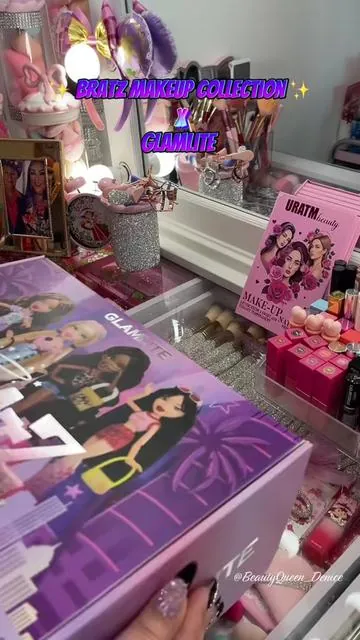 IT’S NOW BACK IN STOCK!!!! GET IT WHILE IT LASTS!! Click the orange cart below to get yours now! #bratz #bratzxglamlite #bratzmakeupcollection #glamlitebratz #bratzmakeupbox 