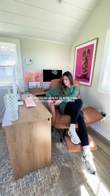 Baby you can sit however you like 👏🏼👏🏼👏🏼👏🏼 @Dowinx #officechair #desktour #homeoffice #officesetup my favorite home office chair. @Dowinx.Furniture 