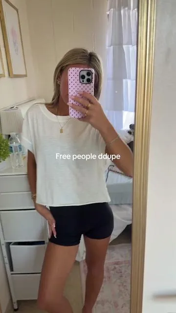 Ootd #sunmeroutfit #workouttop #freepeople #freepeopledupe #flowysummertop 
