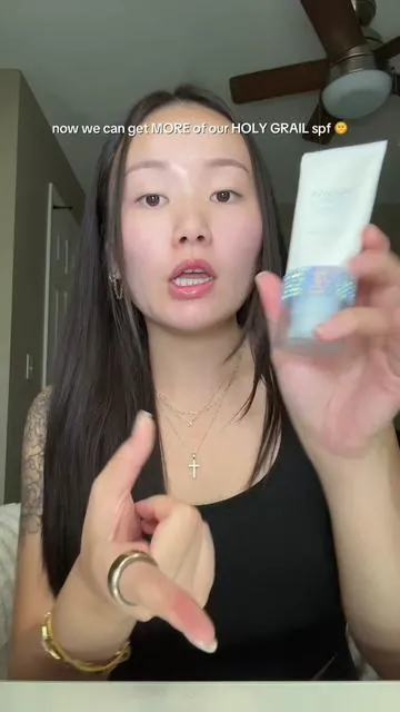 JUMBO size??? GIMME GIMME 🧴  #oilyskin #sensitiveskin #acneproneskin #koreansunscreen #sunprotection 