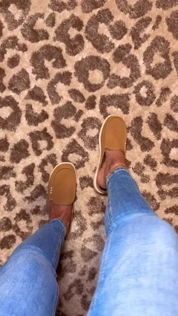 HeyDudes that are perfect with jeans! #heydudeshoes #sliponshoes #womenshoes 