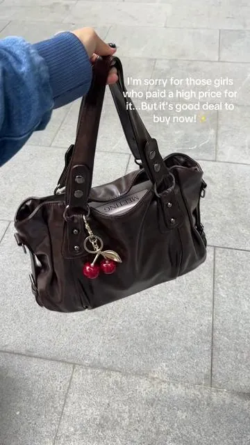I've been carrying this shoulderbag every day--it fits EVERYTHING and goes with all my outfits.✨#bagforwomen #crossbodybag #shoulderbag #spotlightfinds #tiktokshopspringglowup 