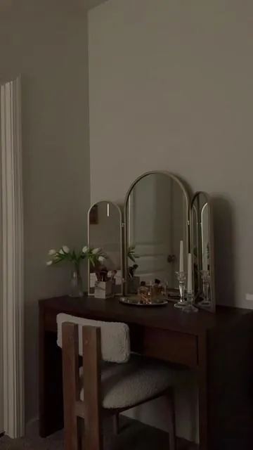 This vanity setup just makes me so much more excited to get ready 😍 #vanity #vanitymirror #vanitysetup #vanitydesk #vanitydecor  Vanity setup  Vanity mirror Vanity desk   