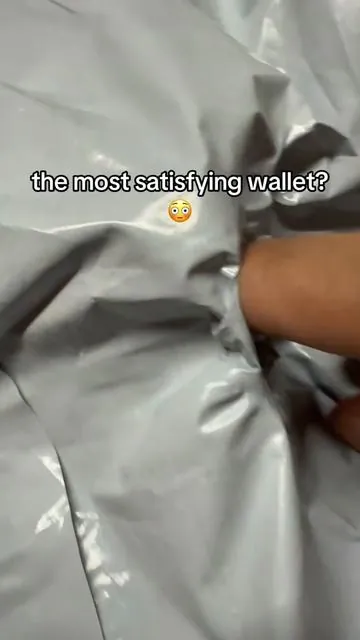 nahhh this wallet is so freaking tuff #fyp #viral #wallet #wallets #wallettok 