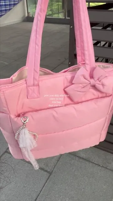 It’s sooo spacious, stain proof and super cutesy 🎀 #pink #pinktote #tote #totebags #totebagaesthetic #packmybagwithme #bag #bagsmart #tiktokshop #tiktokshopfinds #ttshop #ttshopfinds #aesthetic #girly #girlythings #everydaybag #bagessentials #essentials #everydayessentials