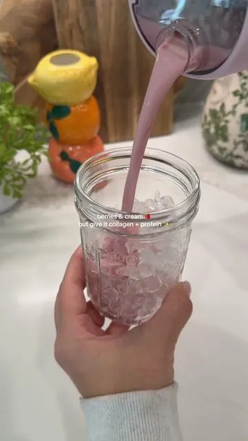berries & cream smoothie with protein + collagen @ShopFlavCity #protein 