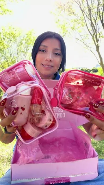 💖 Esto está DEMASIADO lindo para lo que cuesta 😳💸 Un kit completo de cuidado personal… por este precio… no es normal 🔥 Huele delicioso 🍓, se ve hermoso y es perfecto para regalar o consentirte ✨ Literal parece mucho más caro de lo que es 😍 💥 Ideal para regalo 💥 Súper aesthetic 💥 Todo en un solo kit 🚨 Se está vendiendo MUY rápido 👉 Cómpralo ahora antes de que suba el precio 🛒 #viral #compraahora #skincare #beauty #regalo               