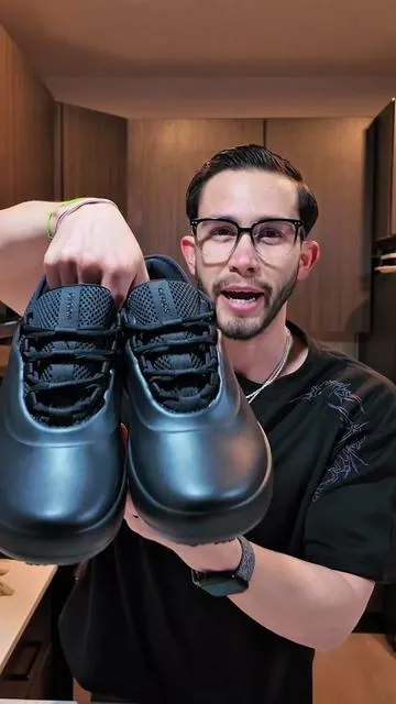 Crocs Work Sneakers #crocs #worklife #workshoes #scrublife #restaurantlife @Crocs 