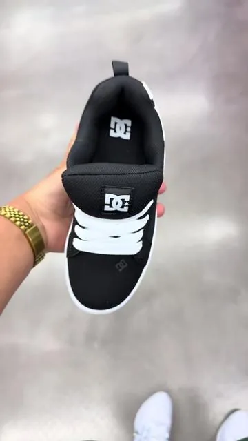 Zapatos DC Shoes de moda en estos tiempos con un estilo particular varios colores disponibles son cómodos #zapatos #casual #moda #DC #unisex 