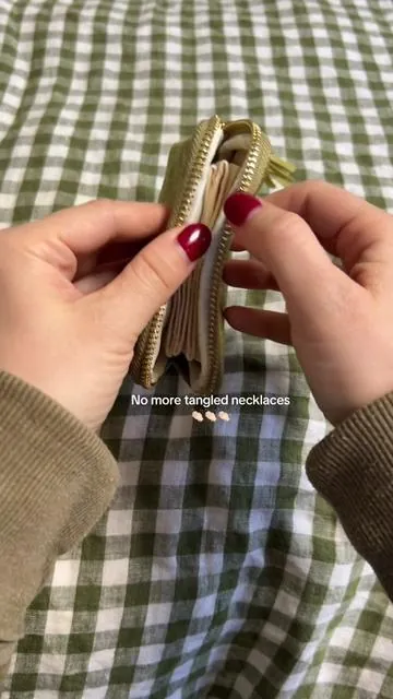 Replying to @No notes honestly such a genius way to travel with jewelry 🤌🏻 #traveltiktok #traveltok #jewelrycase #travelneeds #tiktokshopcreatorpicks 