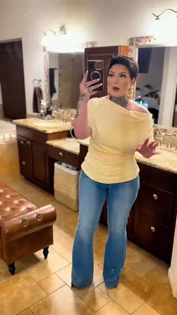 What I ordered vs What I Got 🛍️ Size L 5’3” and 172lbs Beige color - looks more yellow in person  #pixiecut #momstyle #ootd #whatiorderedversuswhatigot #whatiorderedvswhatigot 