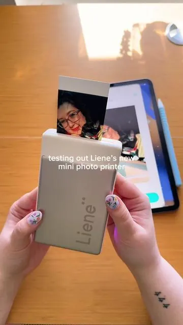 testing out the Liene Pearl N200- a mini photo printer that prints out your digital photos onto glossy sticker paper 🖨️✨ @Liene Life  #lieneprinter #lienepearln200 #miniprinter #miniphotoprinter #portableprinter