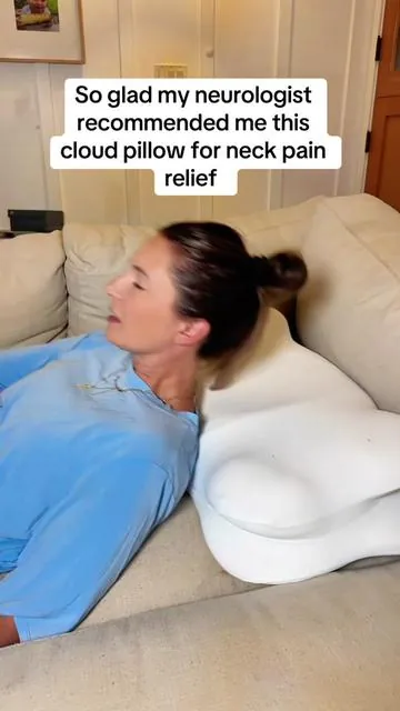 This pillow feels like I’m sleeping on a supportive cloud  #pillow #cloudpillow #ergonomic #ergonomicpillow 