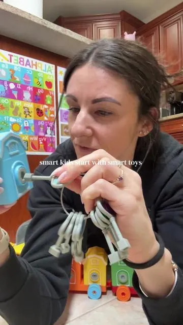 This train set does all the learning for you #EducationalToy #earlylearning #ToddlerToys #learningfun #tiktokshopstockup 