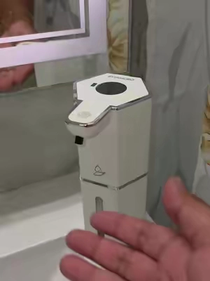 Esto es lo moderno para lavar tus manos #bathroomdecor #soapdispenser #cleaning #automaticsoapdispenser #tiktokshopping 
