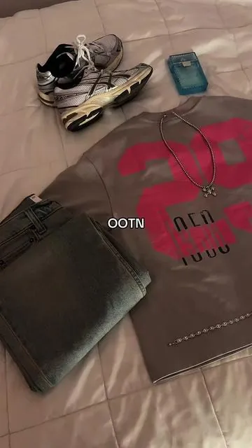 The best cropped oversized tee you can get. #oversizedtee #fashiontiktok #recentpickups #OOTN 