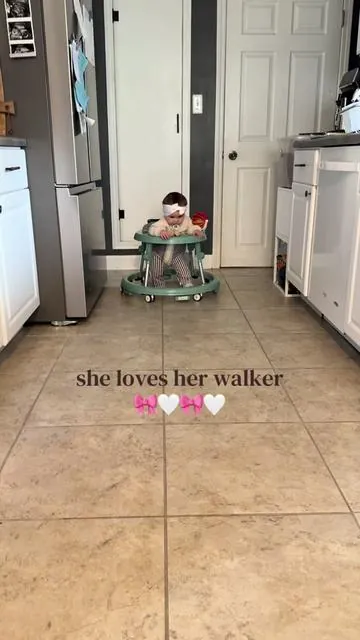 she loves it & we love it 🤍☁️☀️ #babywalker #babyessentials #baby #fyp #360walker 