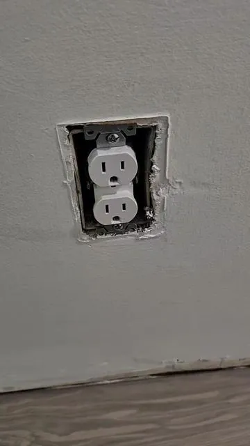 Testeador inteligencia para tomacorrientes normales y GFCI. #testeadordecorrientes #testeadordetomacorrientes #testeadorinteligente #equipoparaelectricidad #tiktokshopdeals 