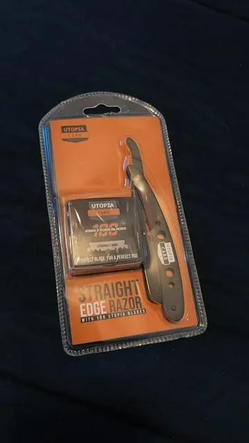 Looking to line up yourself check out this professional straight edge, razor  #tiktokshop #razor #tiktokshopfinds #tiktokcreator 