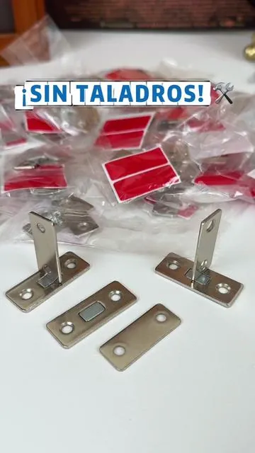 ¡Deja de sufrir con esos gabinetes que no cierran! 🛑 Esta solución es súper barata, fácil y lo mejor... ¡sin taladros! #NoDrilling #RentalFriendly #MejorandoMiCasa #TipsDeHogar #tiktokmademebuyit 　