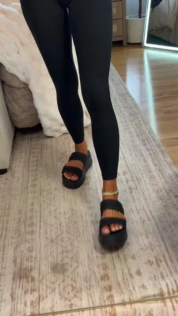 @HeyDude Austin Slides the most comfortable platform sandal! #heydude #heydudeshoes #platformsandals #sandals #tiktokshopcreatorpicks 