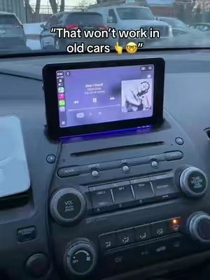 A CarPlay system for this price is crazy #carplayscreen #carplay #carplaysystems #carplayadapter #tiktokshopcreatorpicks 