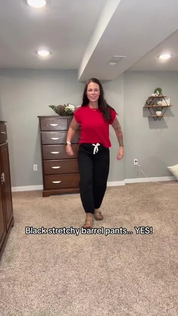 I cut mine because I’m so short but I will wear these ALOT 😍😍 #barrelpants #pants #blackpants 