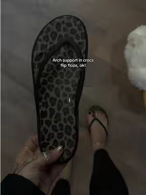 Crocs round toe flip flops for women 🖤✨ @Crocs 